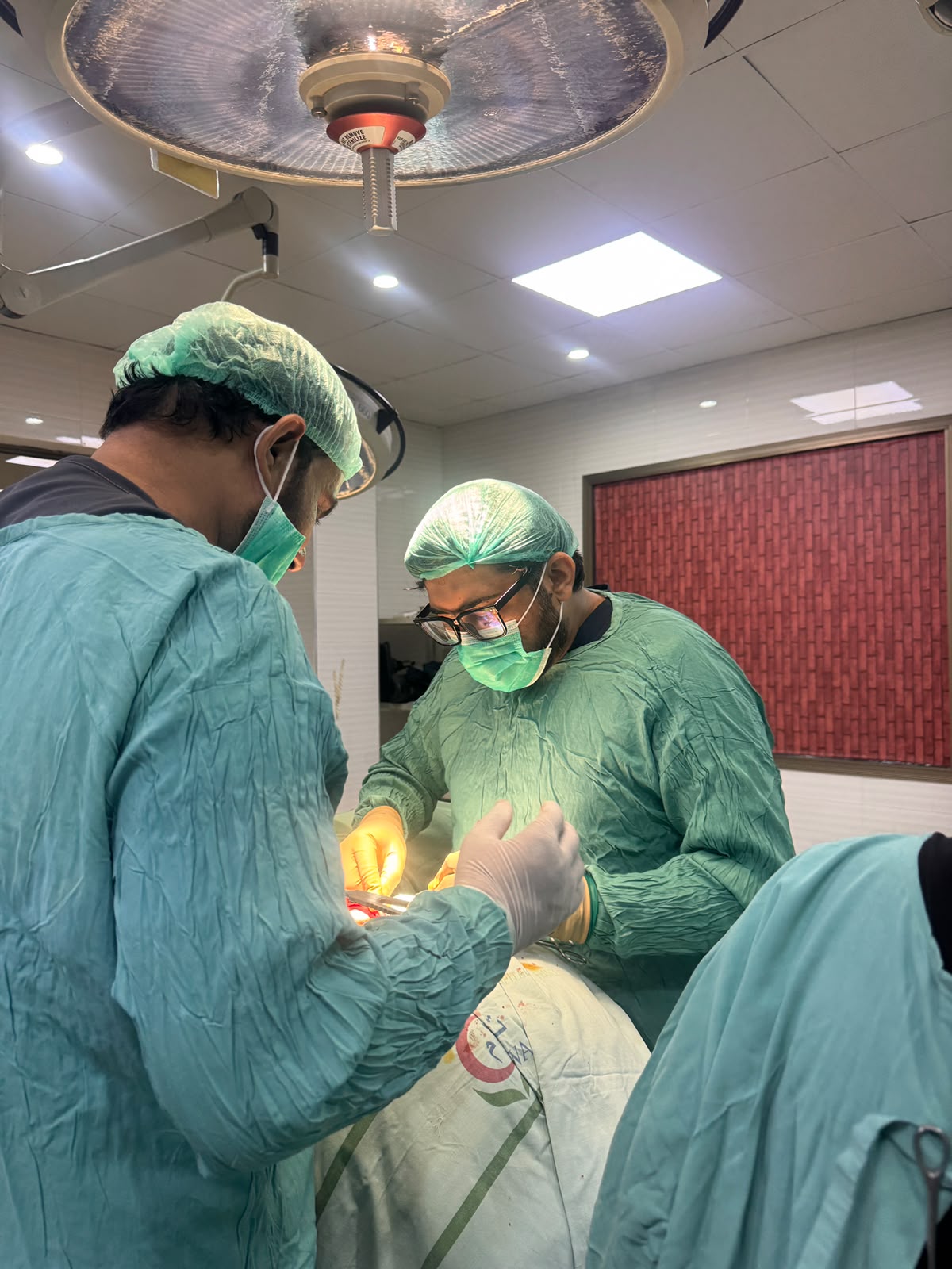 Surgical team collaborating in the operating theatre